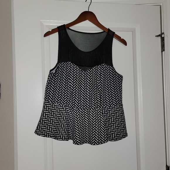 Women's Sleeveless peplum blouse - Picture 4 of 5